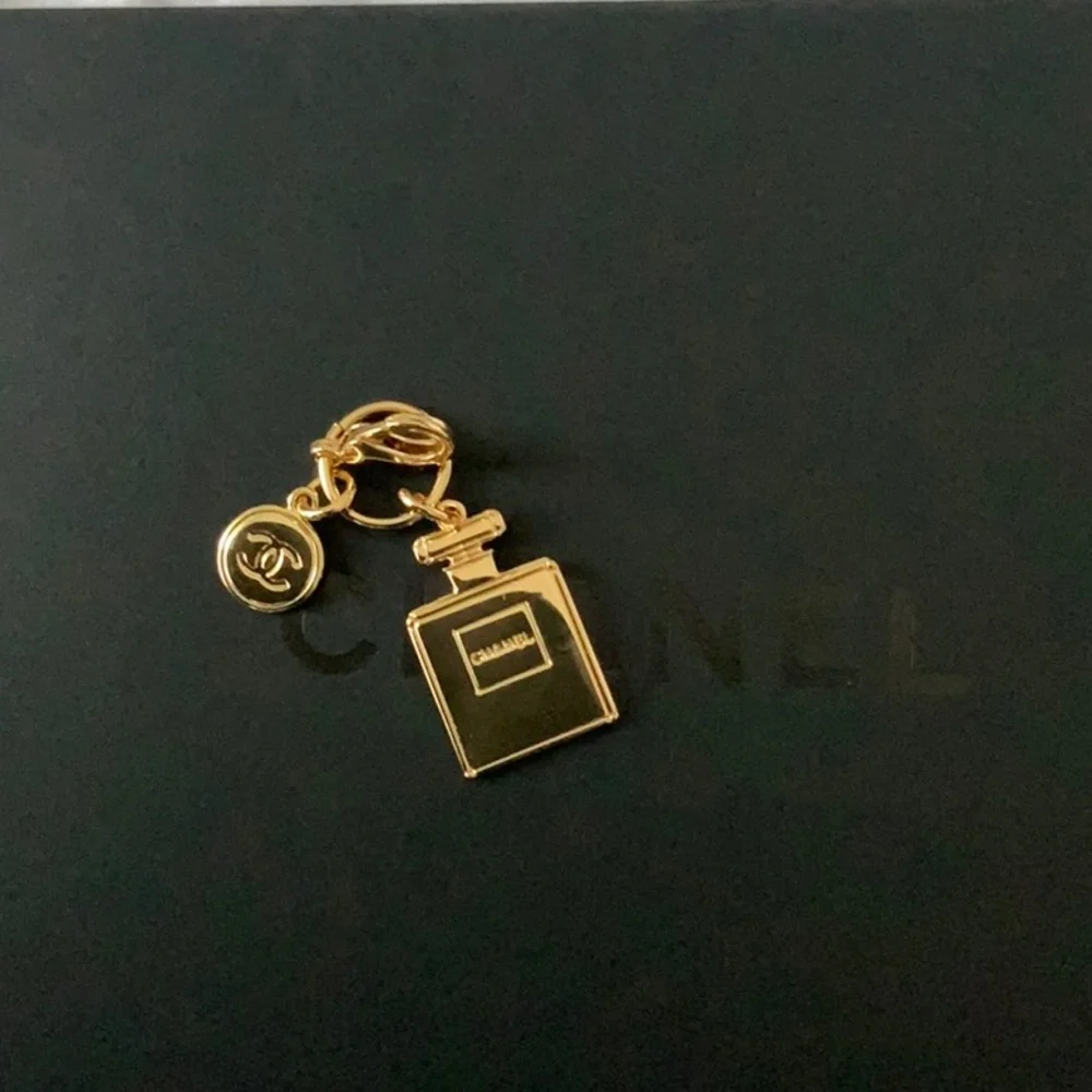 CHANEL 100% authentic